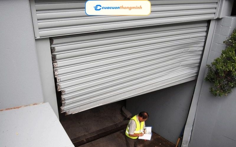Cách Khắc Phục Cửa Cuốn Không Kéo Lên Được