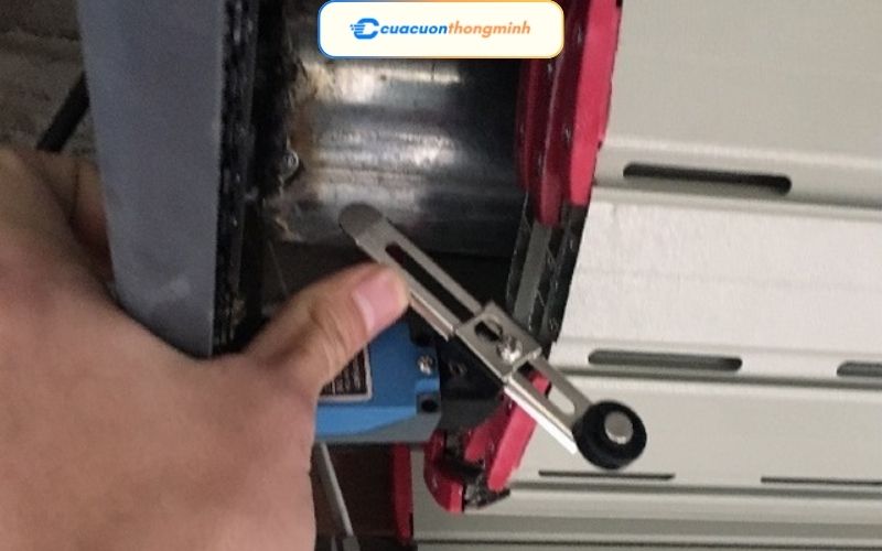 Cách Lắp Chống Xô Cửa Cuốn Tiết Kiệm Chi Phí 2 Chuẩn Bị Trước Khi Lắp Chống Xô Cửa Cuốn