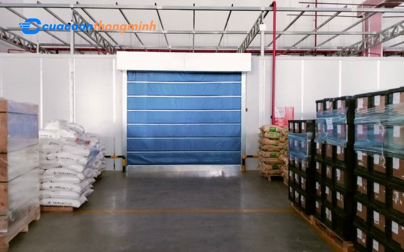Thi công và lắp đặt màn cuốn cách nhiệt tại TPHCM 1 Thi công và lắp đặt màn cuốn cách nhiệt tại TPHCM 2