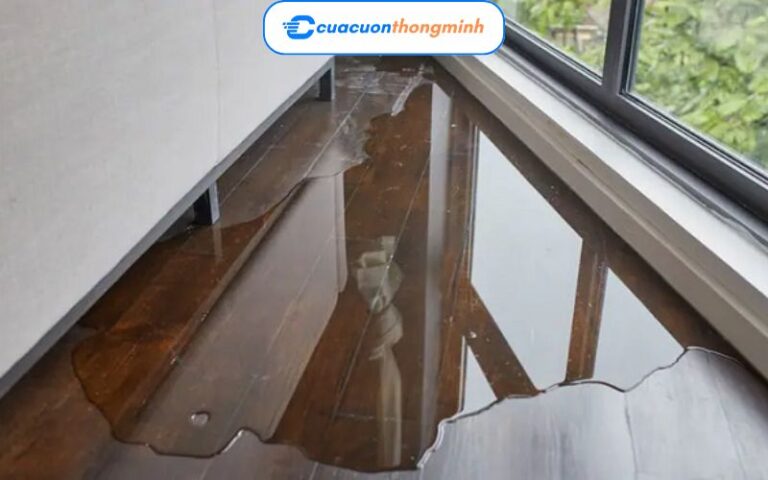 Nguyên nhân và cách khắc phục cửa lùa bị hắc nước hiệu quả