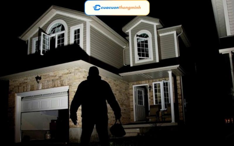 Vì Sao Cần Chú Trọng Khả Năng Chống Phá Khóa Cửa Cuốn?